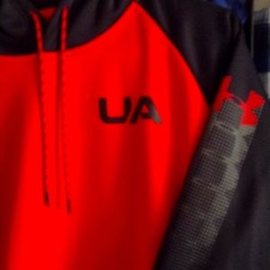 Under Armour New pocket Hoodie.